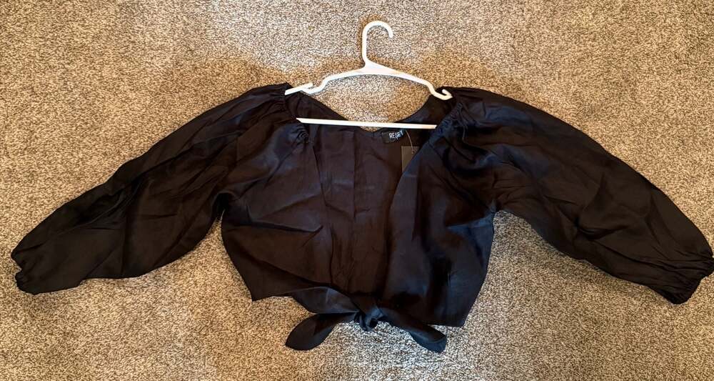 RESET by Jane Black Tie Front Long Sleeve Crop Top Size S